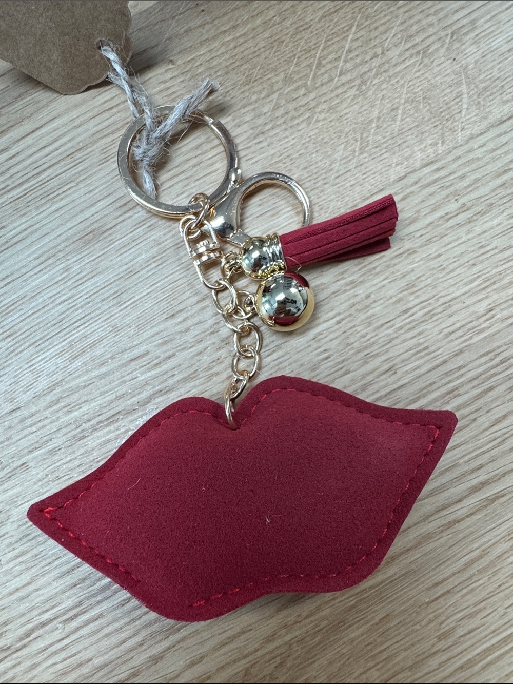 Red Rhinestone Vampire Lips Keychain - Picture 2 of 2